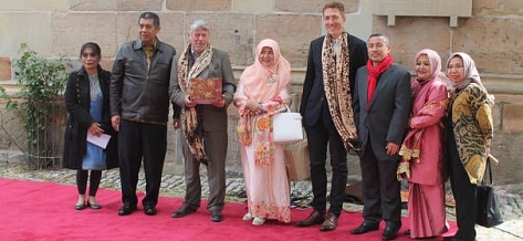Bürgermeister Ekkehard Palandt und Oliver Rösner mit indonesischen Gästen