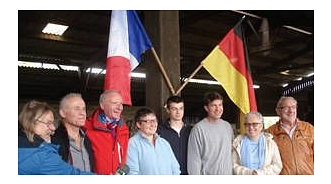 Die Leiter der Partnerschaftsgruppen aus Angoulême, Chabanais sowie Hildesheim und Giesen mit ihren französischen Gastgebern.
