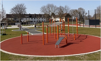 Der neugestaltete Stadtteilsportplatz der RBG bietet vielfältige Möglichkeiten, Sport zu treiben.