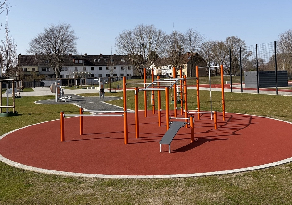Der neugestaltete Stadtteilsportplatz der RBG bietet vielfältige Möglichkeiten, Sport zu treiben.